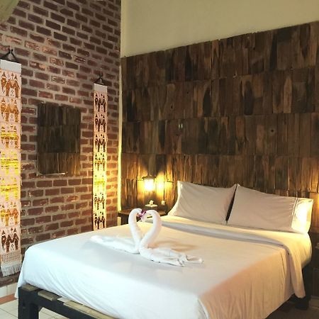 Baan Thai Homestay By Bgb Villas Bãi biển Kata Ngoại thất bức ảnh